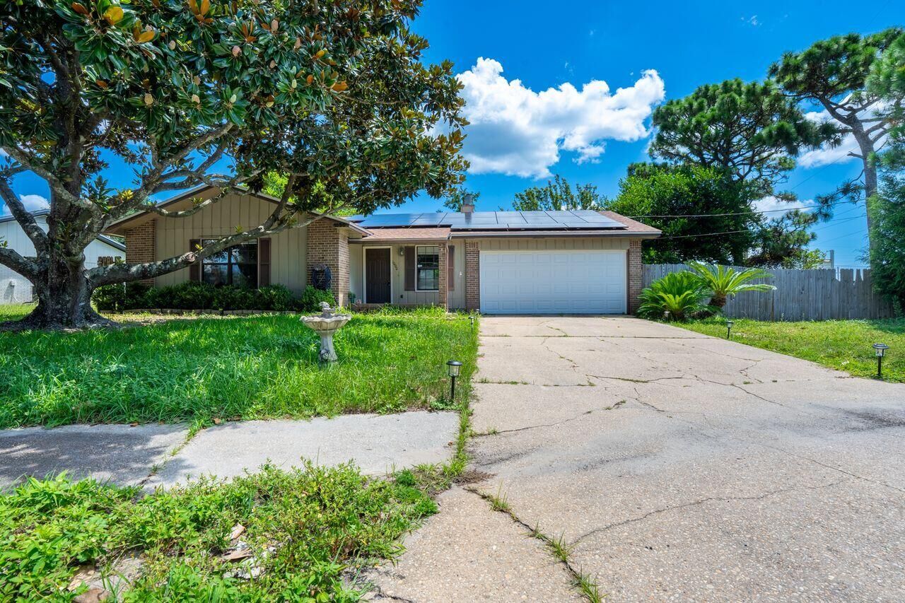 Property Photo:  1000 Quail Hollow Drive  FL 32569 