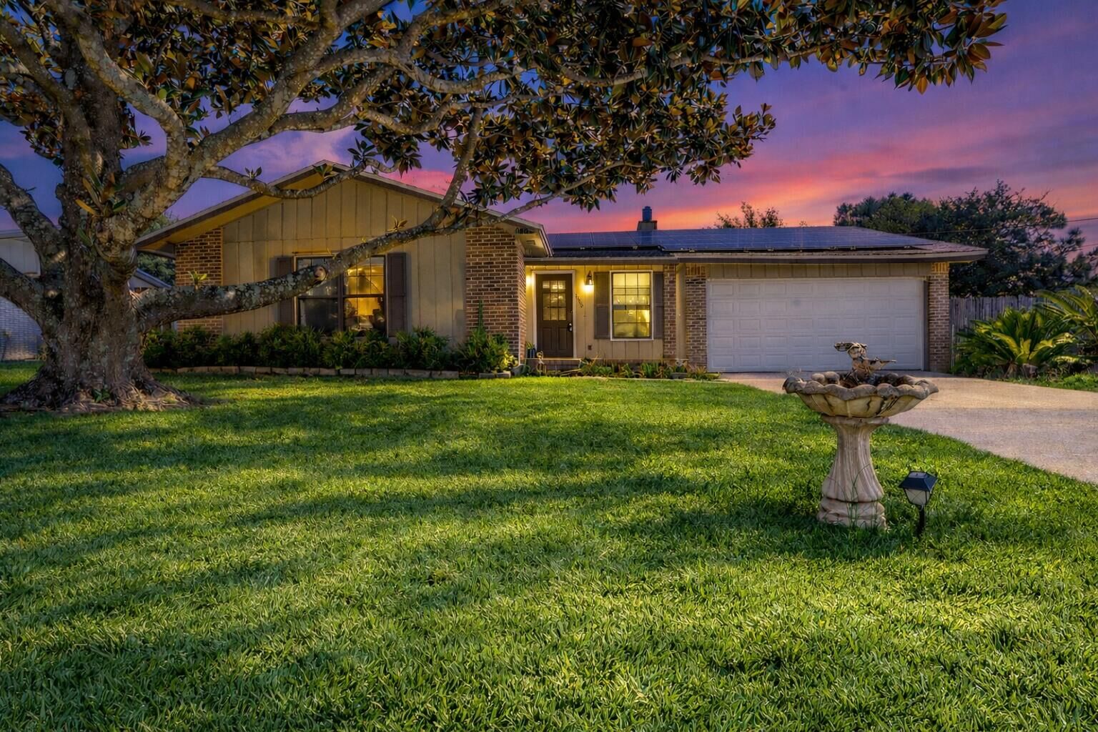 Property Photo:  1000 Quail Hollow Drive  FL 32569 