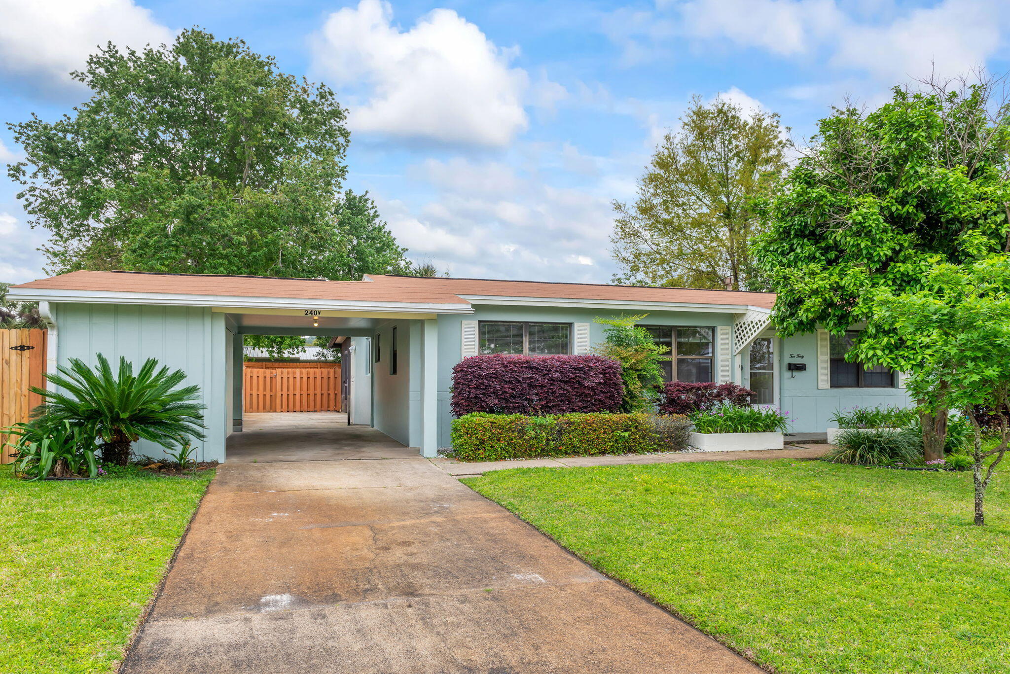 Property Photo:  240 W W Lorraine Dr Drive  FL 32569 