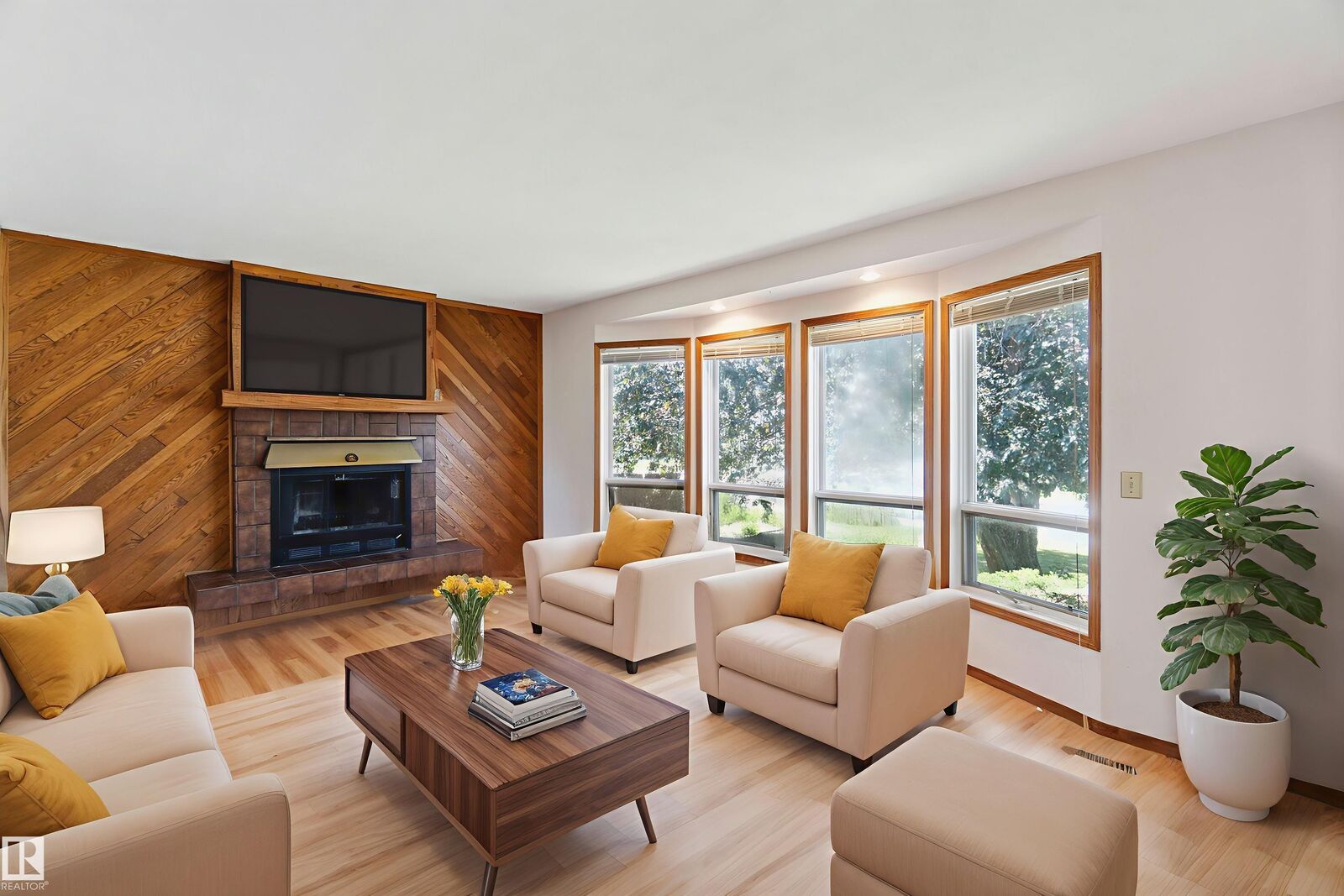 Property Photo:  10951 118 Street NW  AB T5H 3P1 