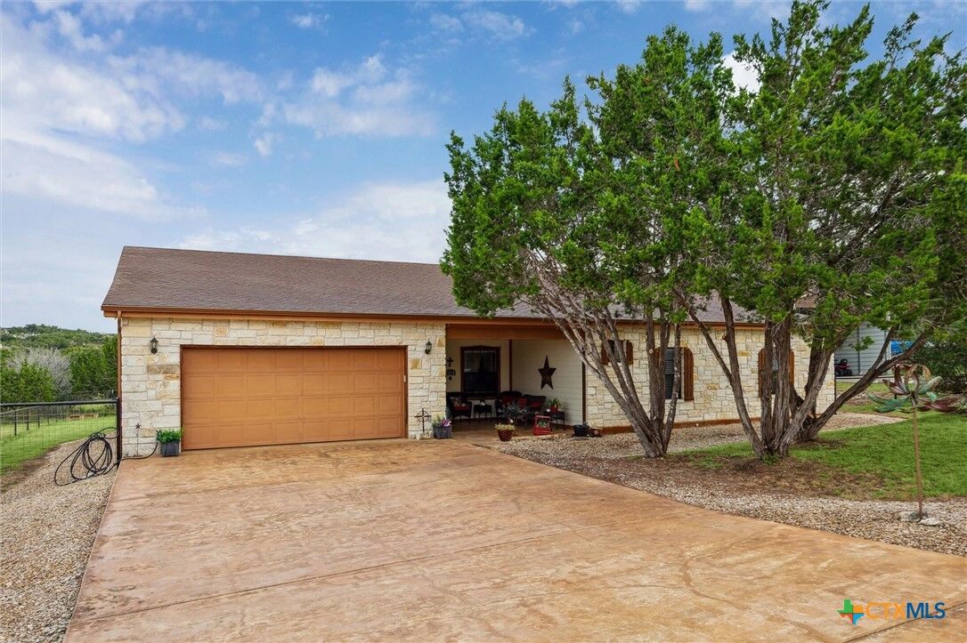 Property Photo:  1524 Log Cabin Lane  TX 78623