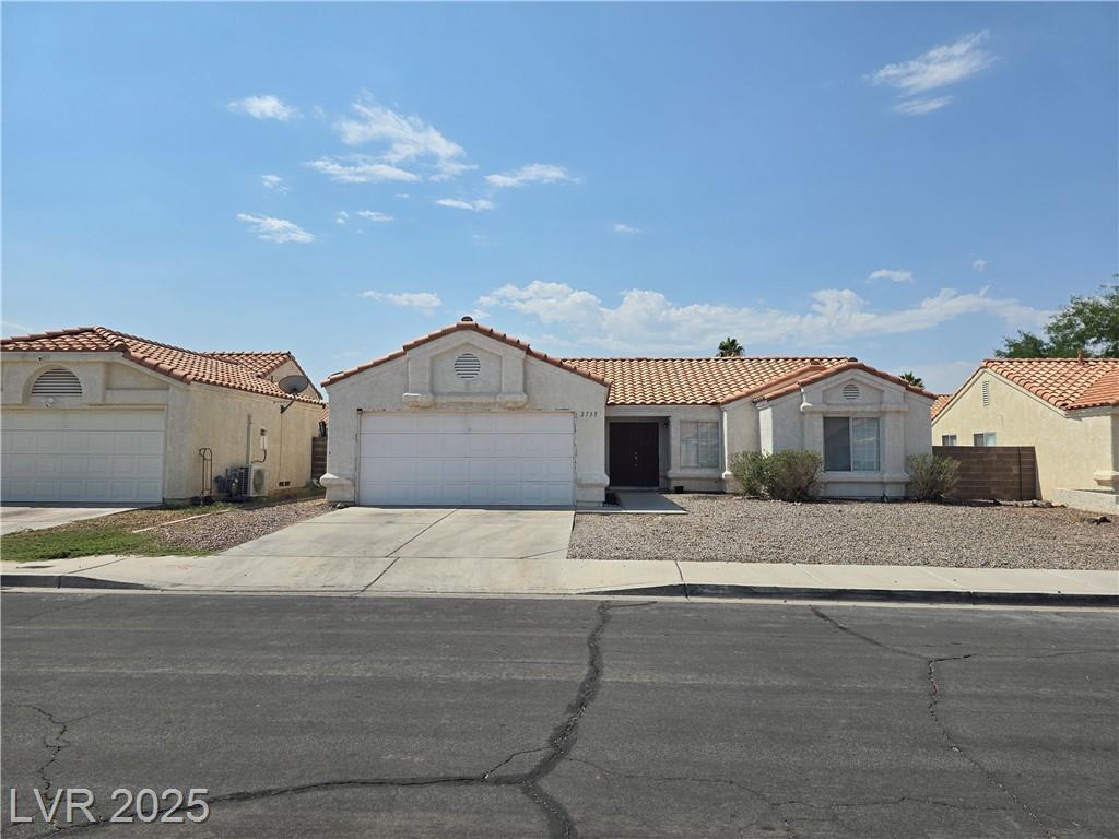 Property Photo: 2739 Pinewood Avenue NV 89074
