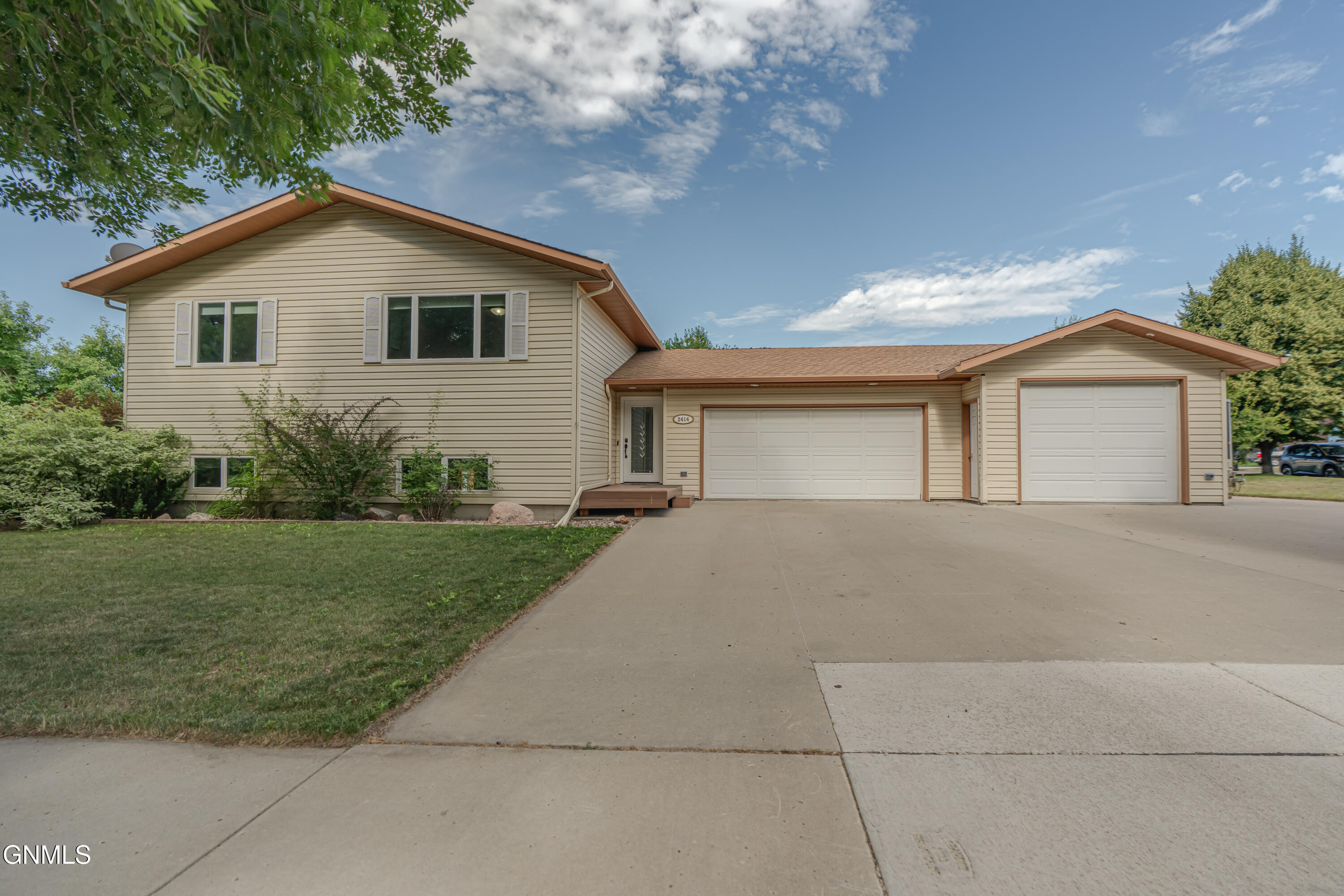 Property Photo: 2414 Springfield Street ND 58503