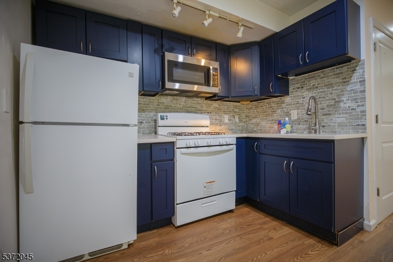 Property Photo:  317 Richmond St 2  NJ 07060 