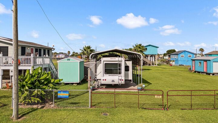 Property Photo:  1061 East Road  TX 77650 