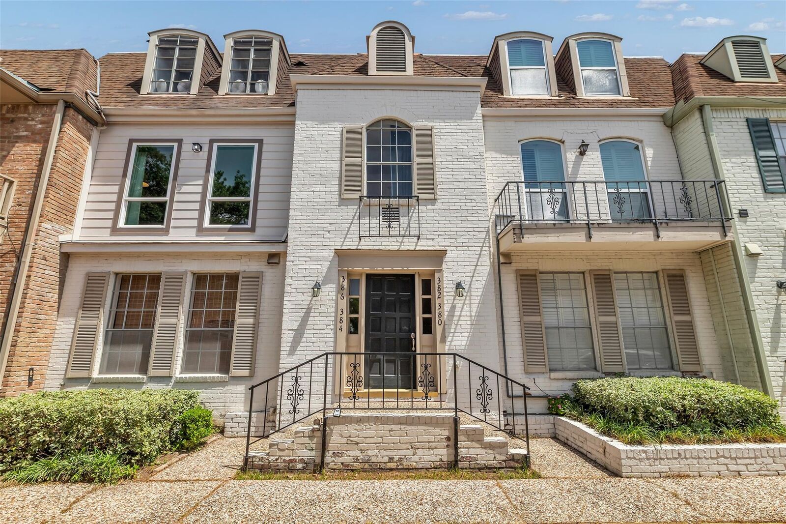 Property Photo:  386 N Post Oak Lane  TX 77024 