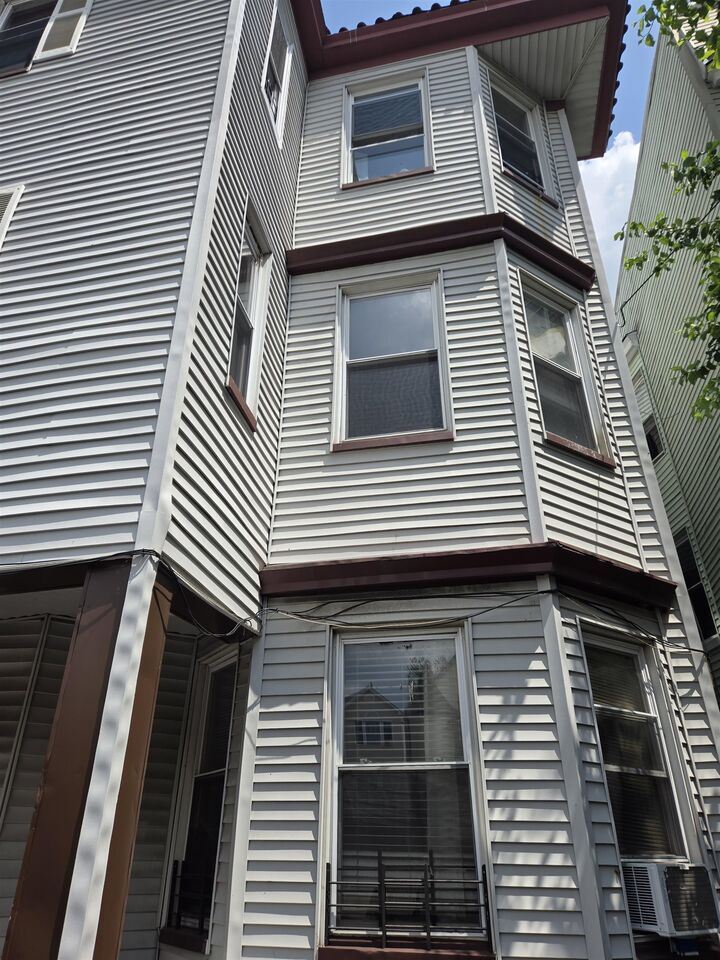 142 Johnson Ave 3L  Newark NJ 07108 photo