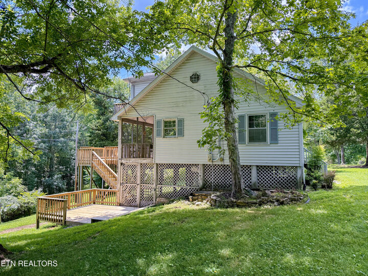 Property Photo:  676 Sunny Point Rd  TN 38544 
