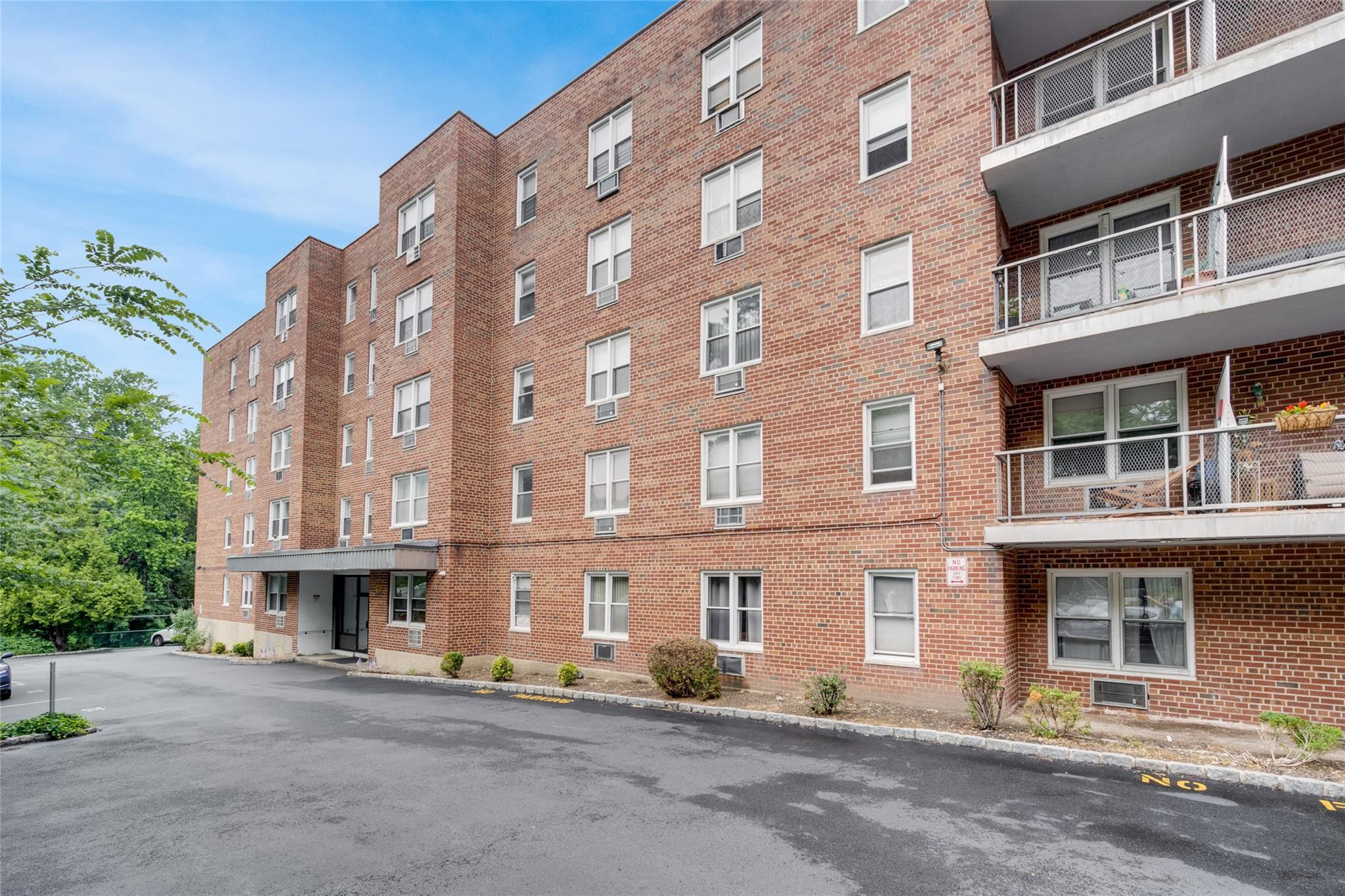 Property Photo: 510 Midland Avenue 3L NY 10704