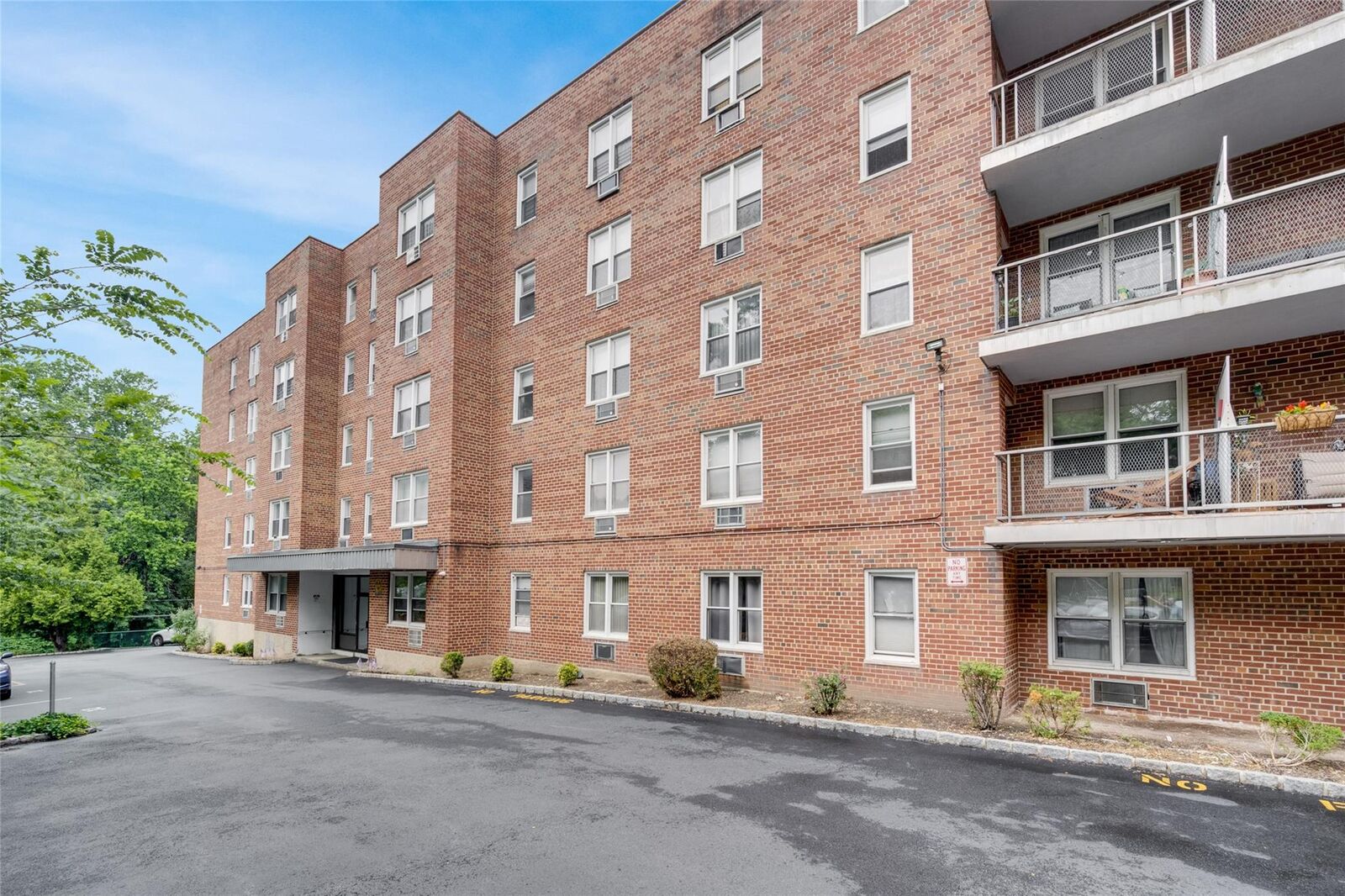 Property Photo: 510 Midland Avenue 3L NY 10704