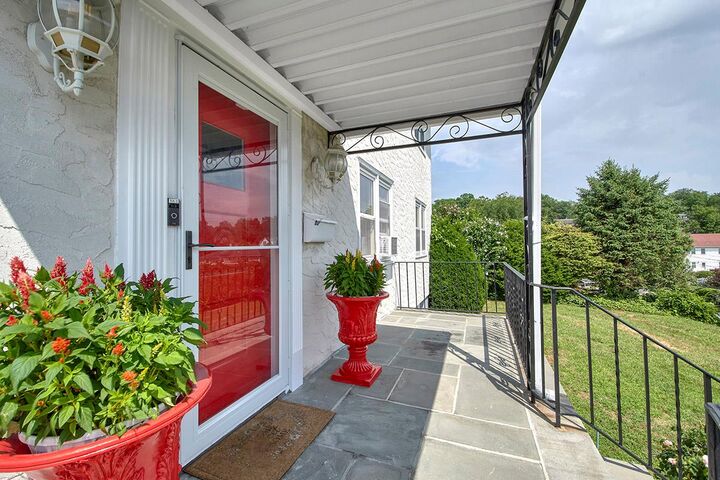 Property Photo:  28 Beechwood Avenue 2  NY 10604 