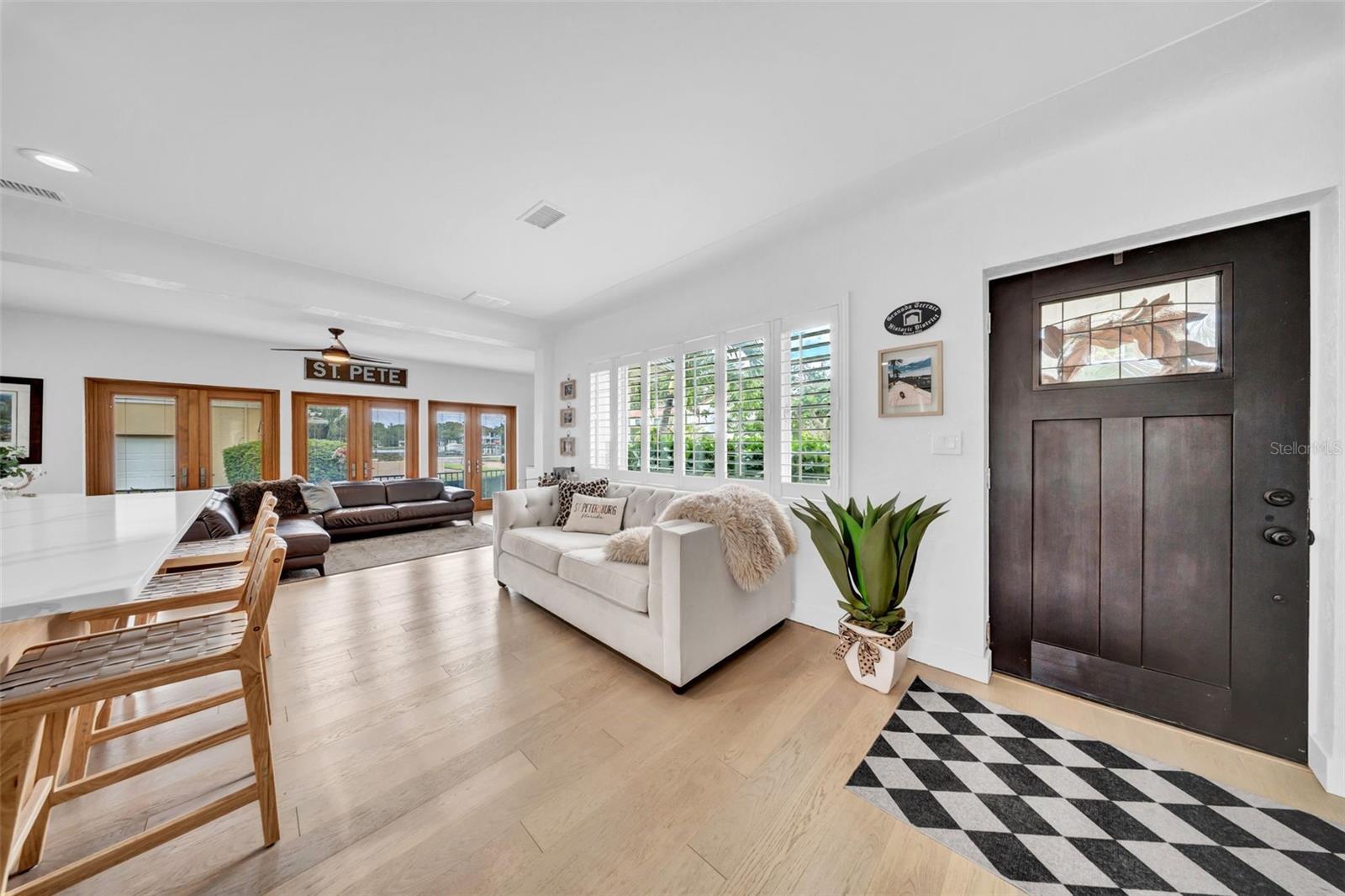 Property Photo:  121 28th Avenue NE  FL 33704 