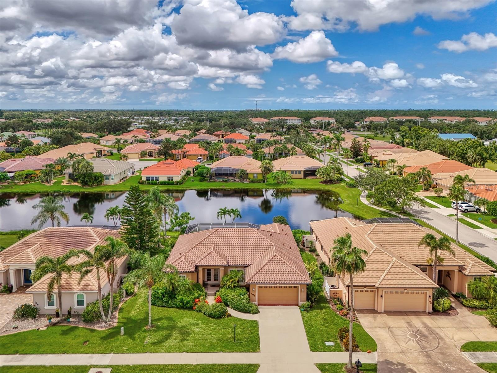 Property Photo: 104 La Palma Court FL 34292