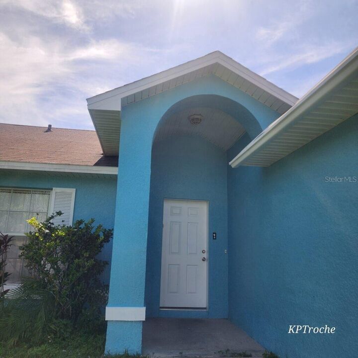Property Photo:  523 Eagle Pointe N  FL 34746 