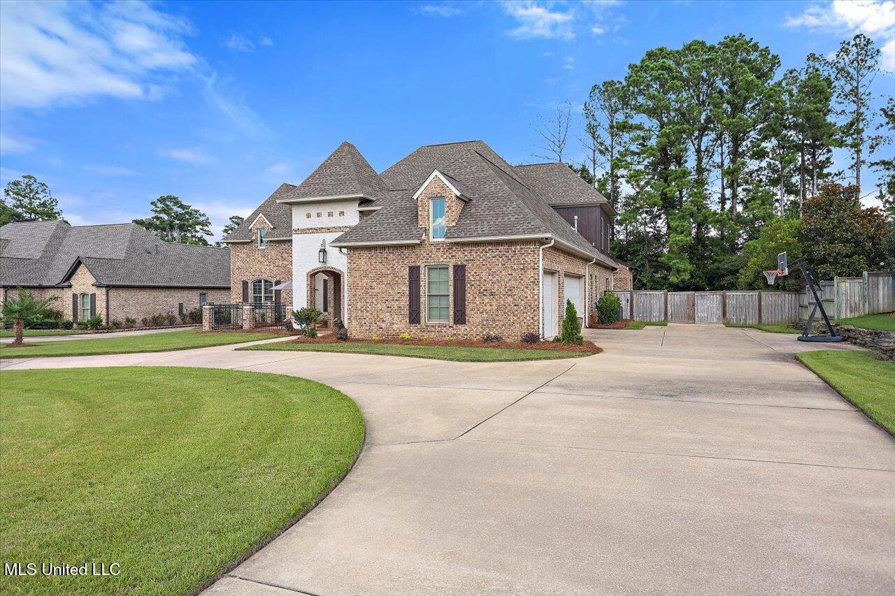 Property Photo: 213 Ironwood Plantation Boulevard MS 39110
