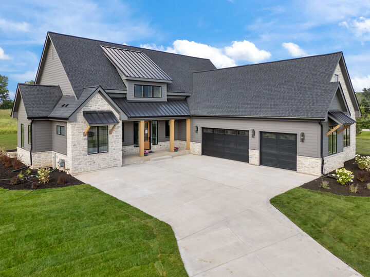 3560 W Pine View Ct  Mequon WI 53097 photo