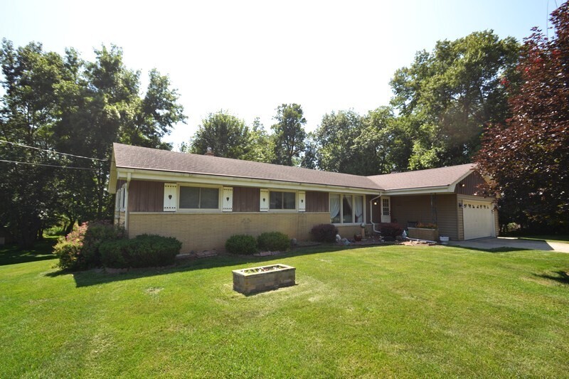 Property Photo: 155 Beatrice Dr WI 53027