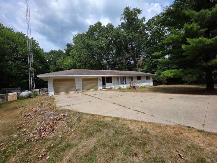 Property Photo:  3915 E Fox Drive  MI 49327 