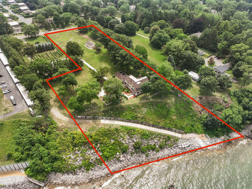 Property Photo:  3706 Lakeshore Dr Drive  MI 49085 