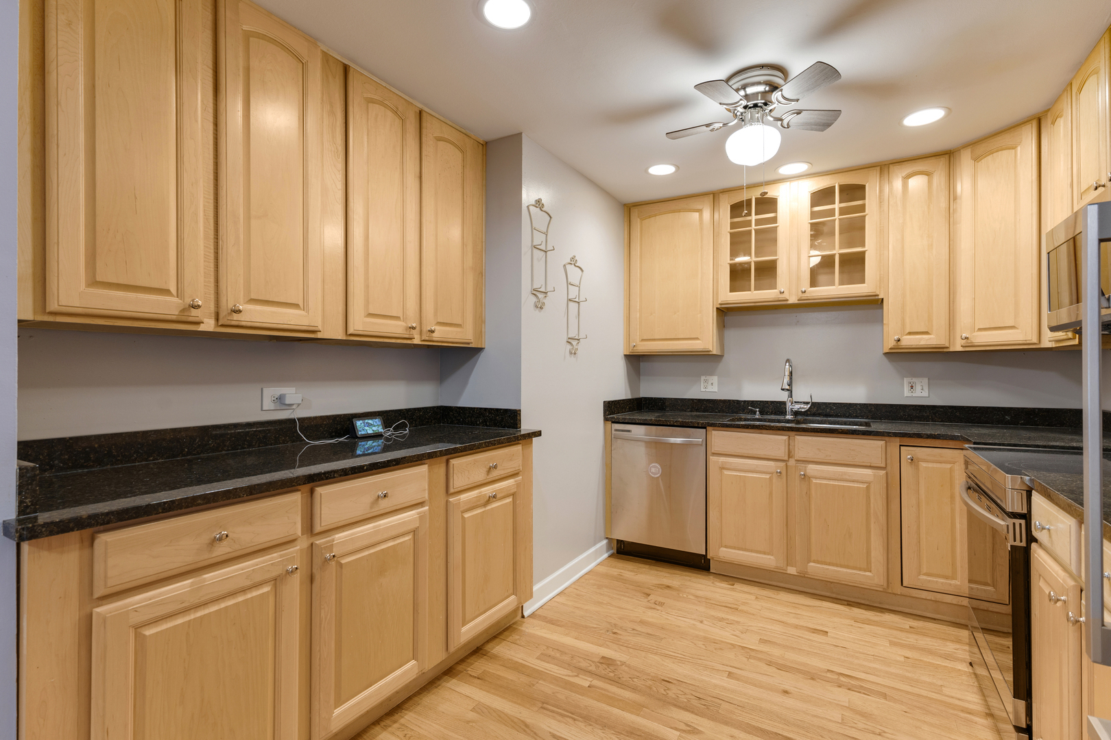 Property Photo:  5400 Astor Lane 203  IL 60008 