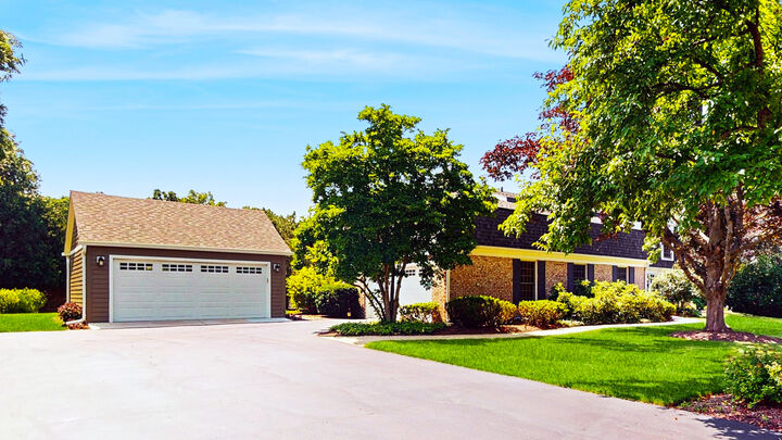 Property Photo:  81 Shawford Way  IL 60045 
