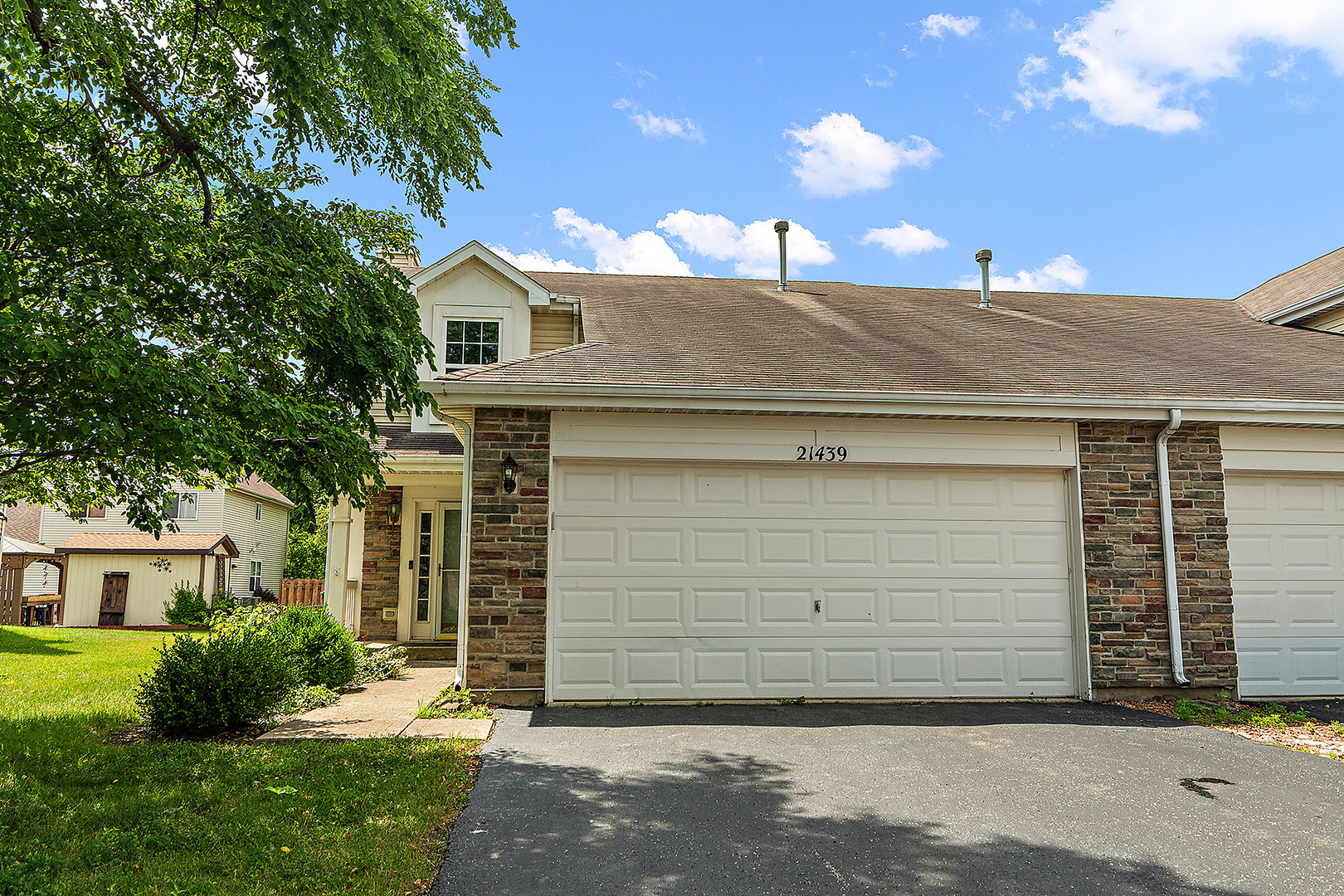 Property Photo: 21439 Abbey Lane IL 60403