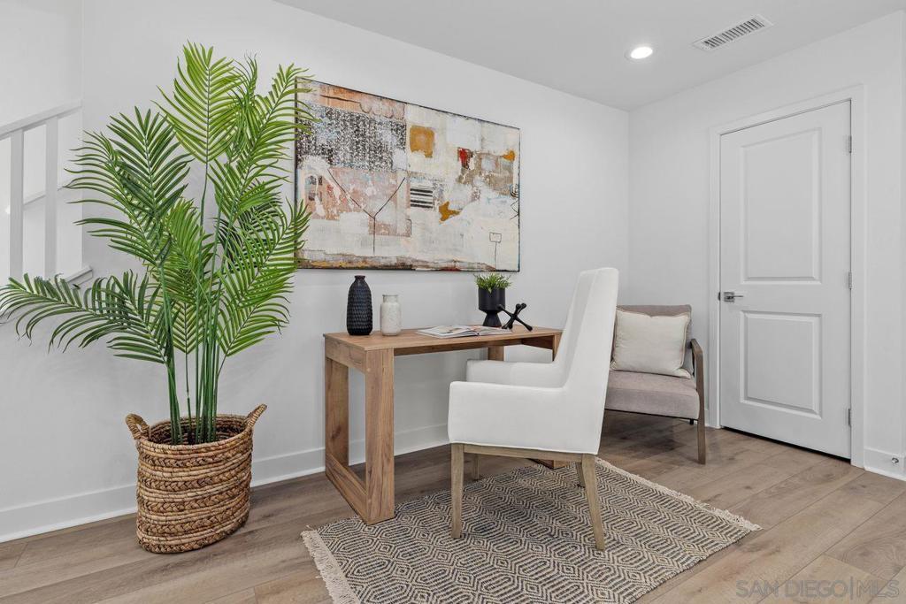 Property Photo: 11050 Solstice CA 92126