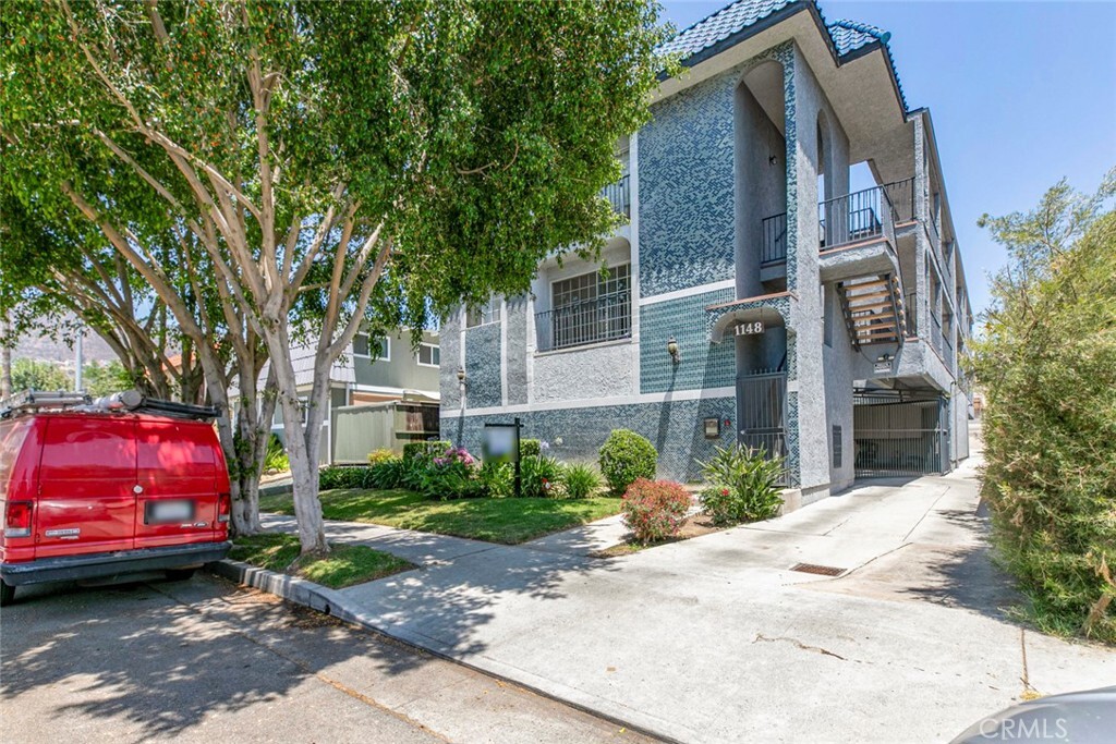 Property Photo: 1148 San Rafael Avenue 6 CA 91202