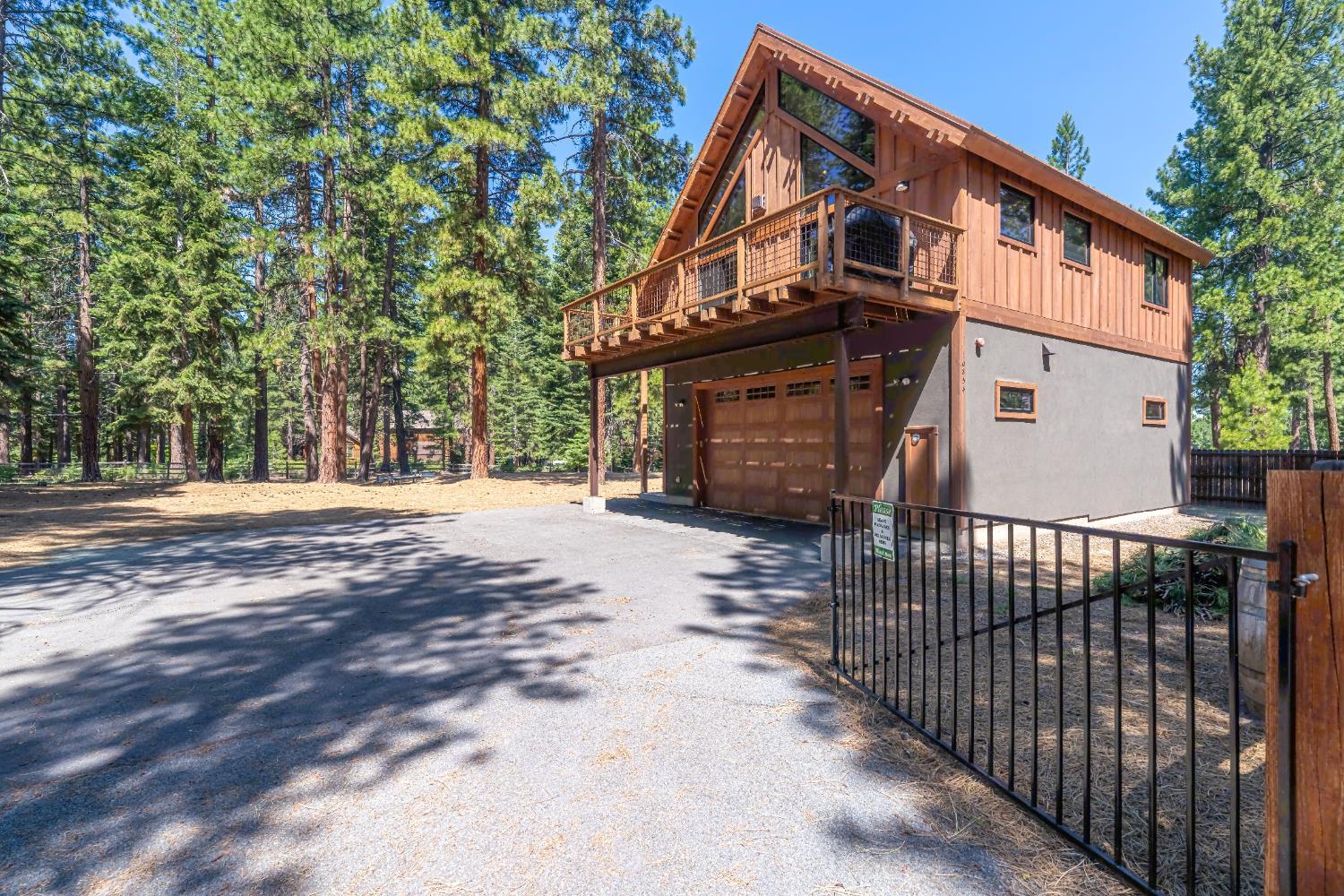 10854 Royal Crest Drive  Truckee CA 96161 photo
