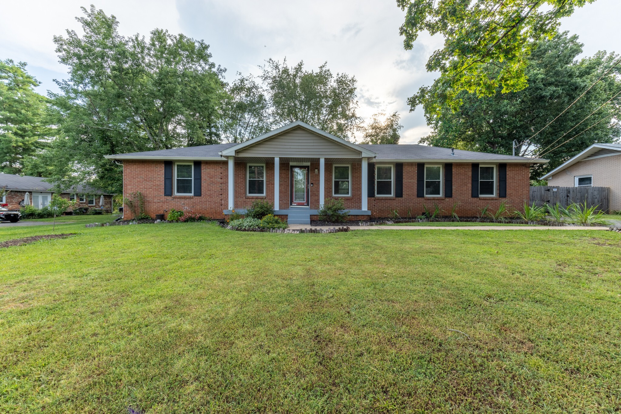 Property Photo: 1210 Wiseman Pl TN 37130