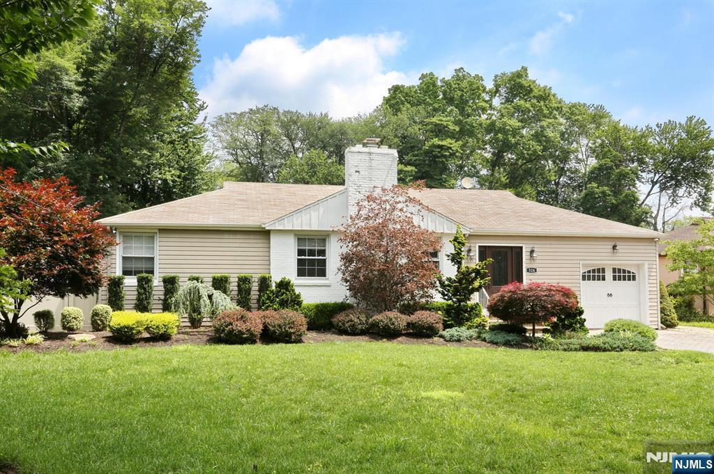 Property Photo: 324 Calvin Court NJ 07481