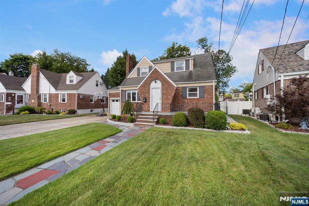 Property Photo: 9 Margaret Court NJ 07410
