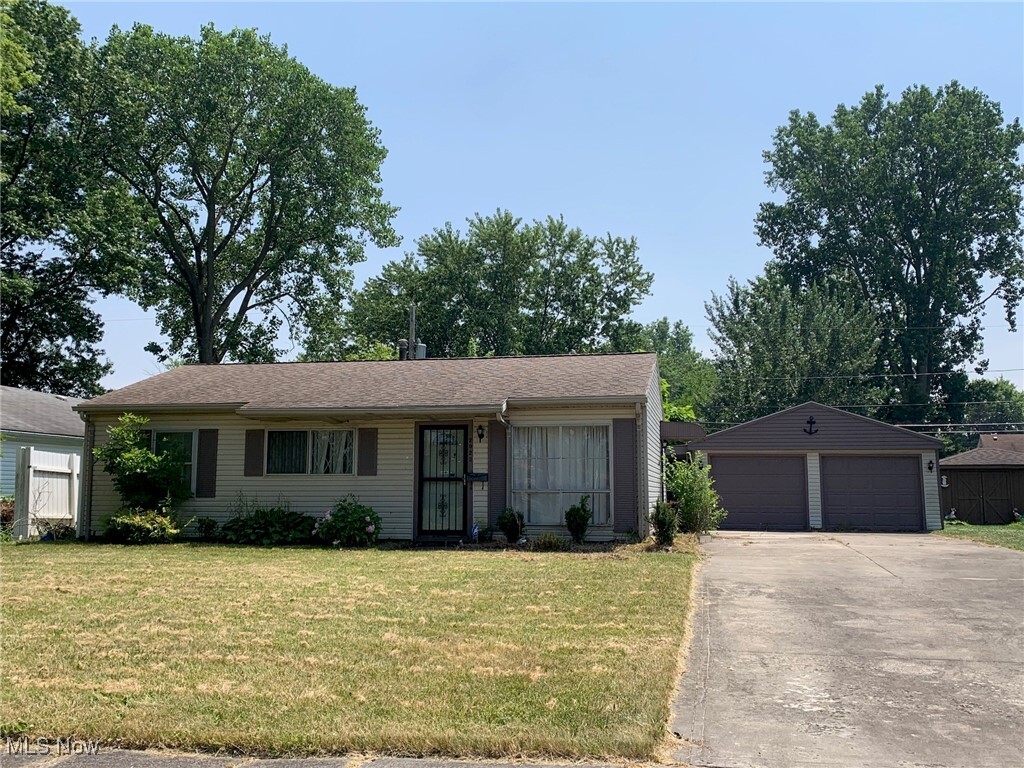 Property Photo: 2922 Eastlawn Street OH 44052