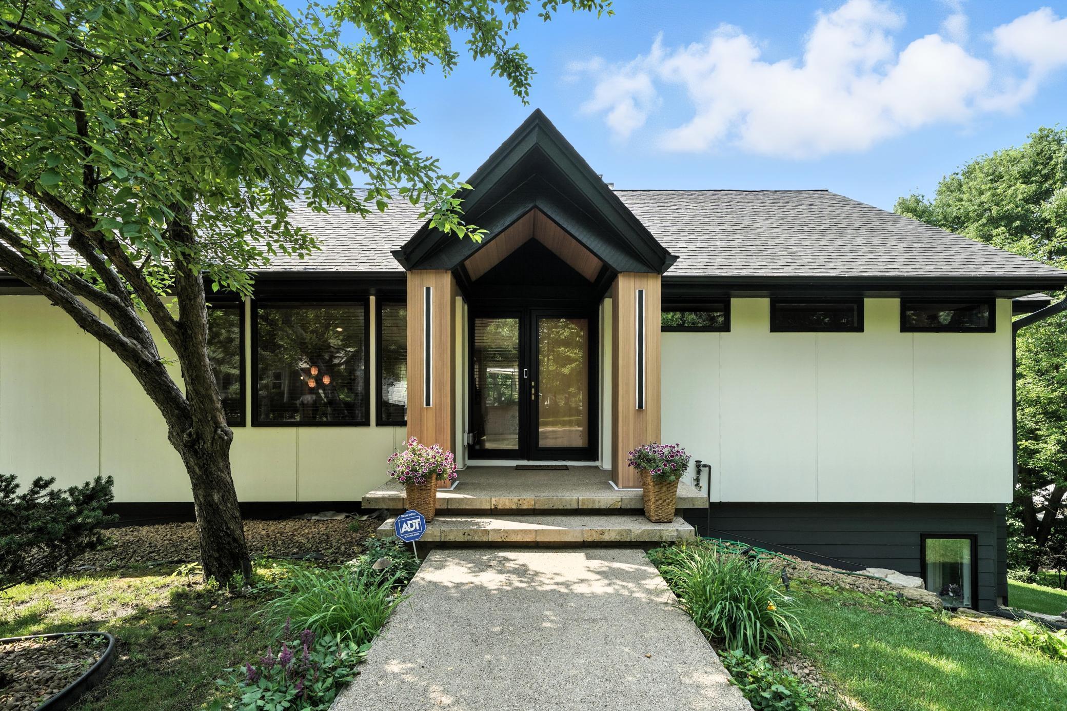 Property Photo: 16515 Hilltop Terrace MN 55345