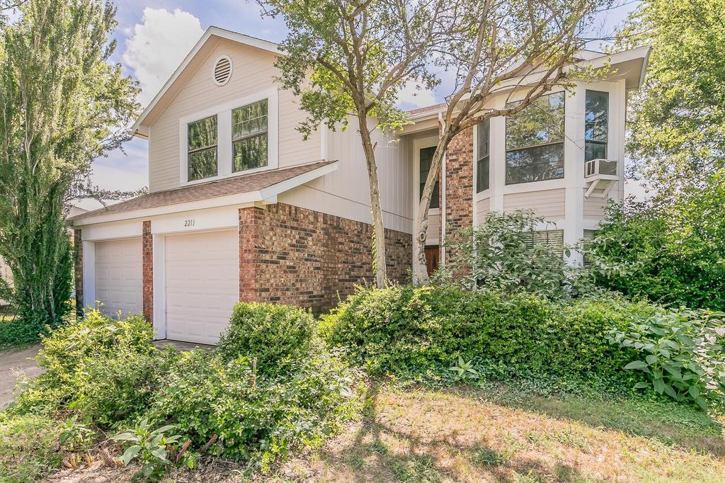 Property Photo: 2213 Thistlewood Court TX 76051