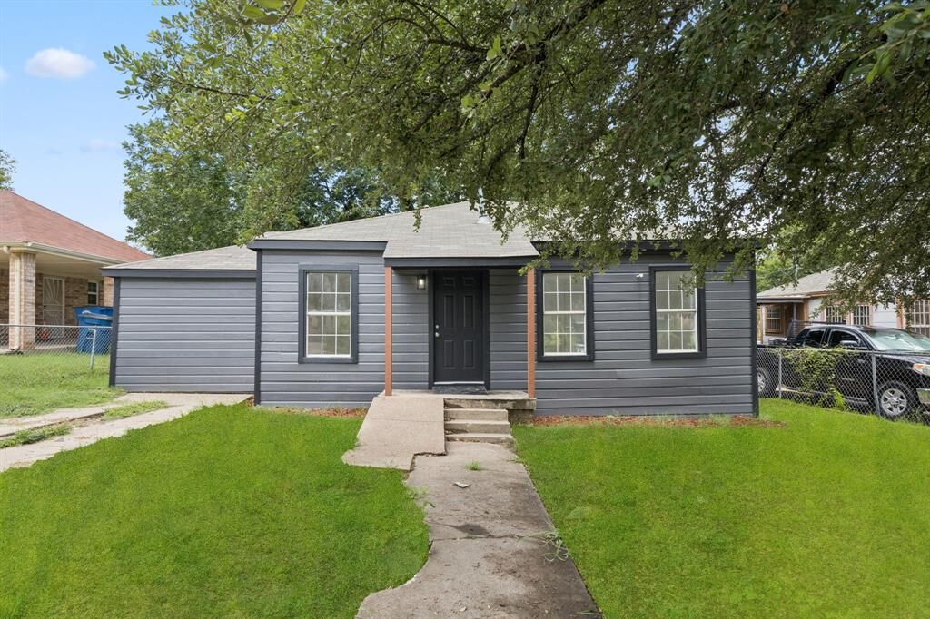 Property Photo: 1559 E Ohio Avenue TX 75216