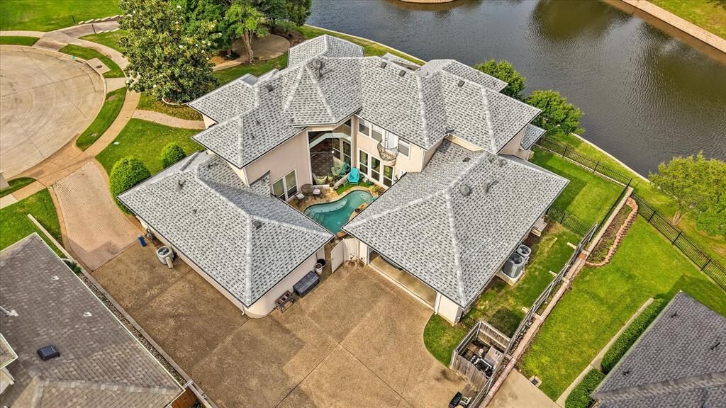 Property Photo: 1000 Clear Lake Court TX 76034