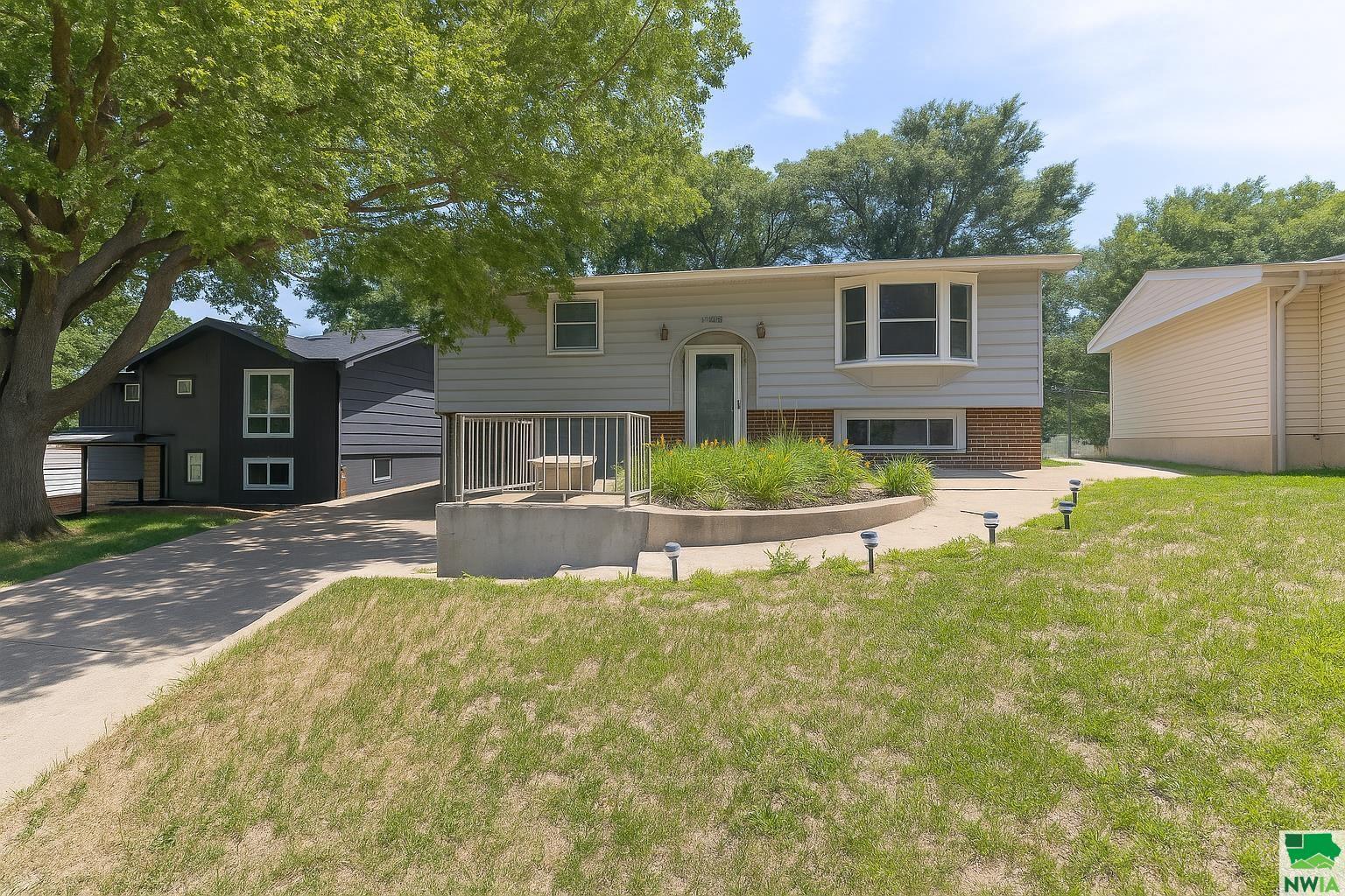 Property Photo: 2638 S Rustin Street IA 51106