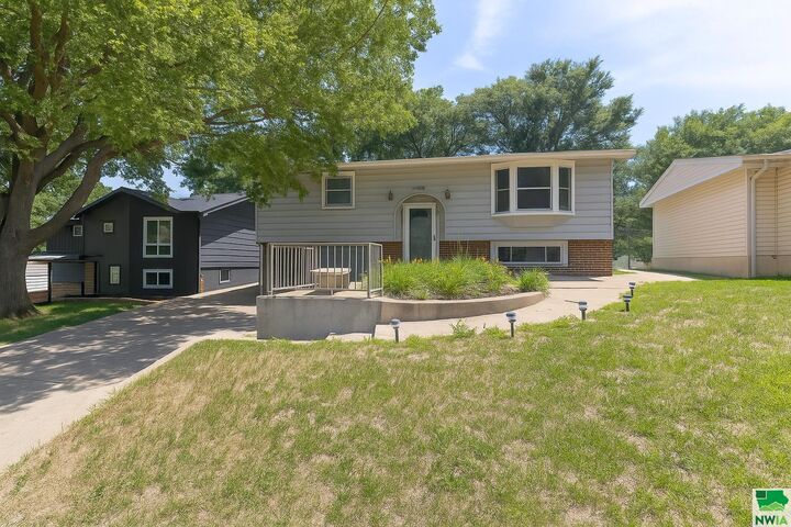 Property Photo: 2638 S Rustin Street IA 51106