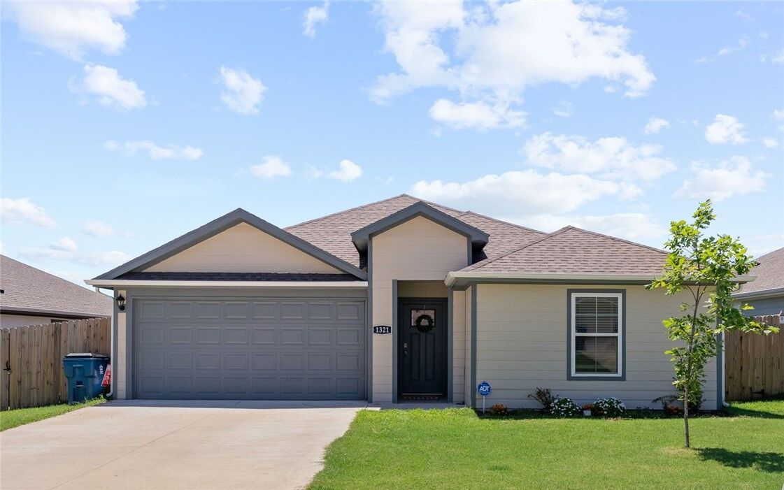 Property Photo: 1321 Bates Street AR 72734