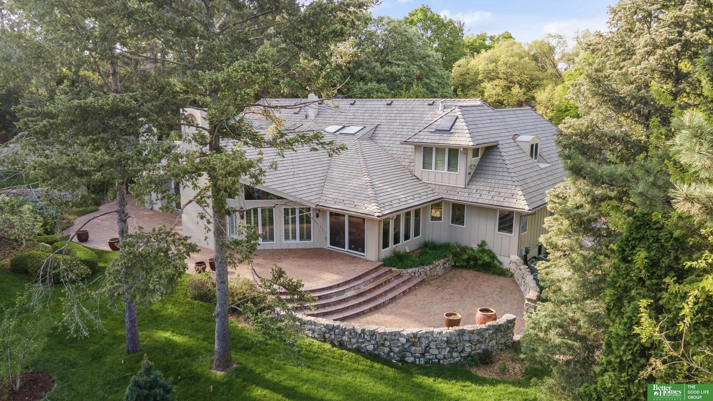 Property Photo: 9465 Jackson Circle NE 68114