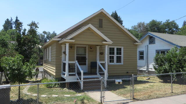 Property Photo: 1828 Oregon Avenue OR 97601