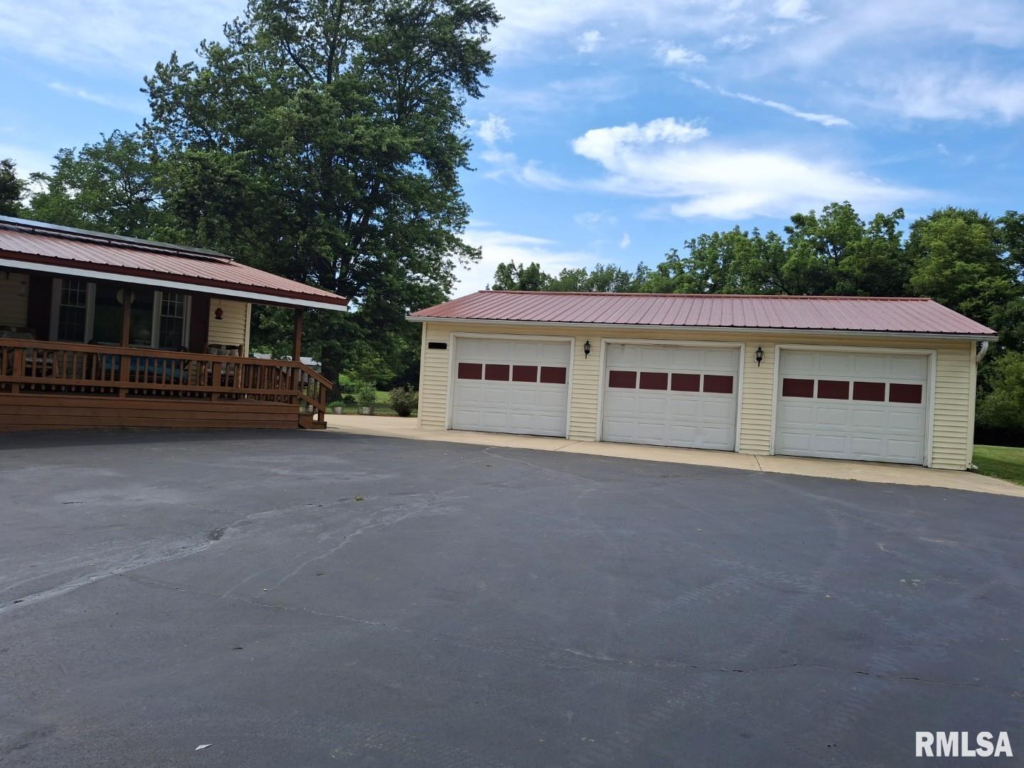 Property Photo:  757 W Locust Street  IL 61520 
