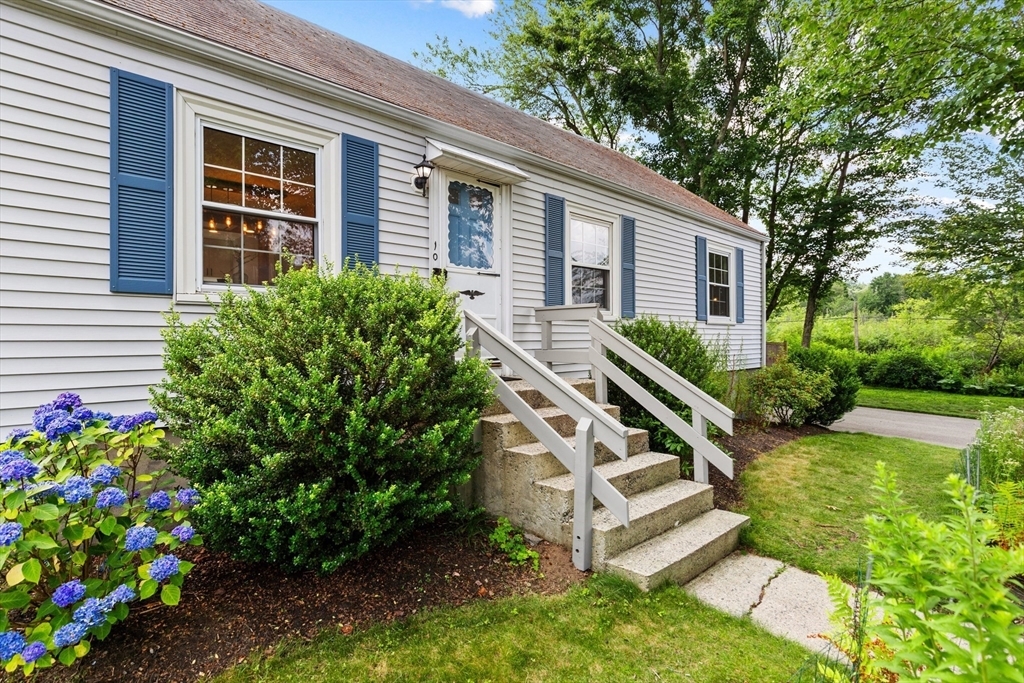 Property Photo:  10 Wolcott St  MA 01880 