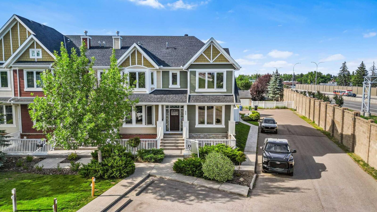 Property Photo:  50 Mike Ralph Way SW  AB T3E 0H8 