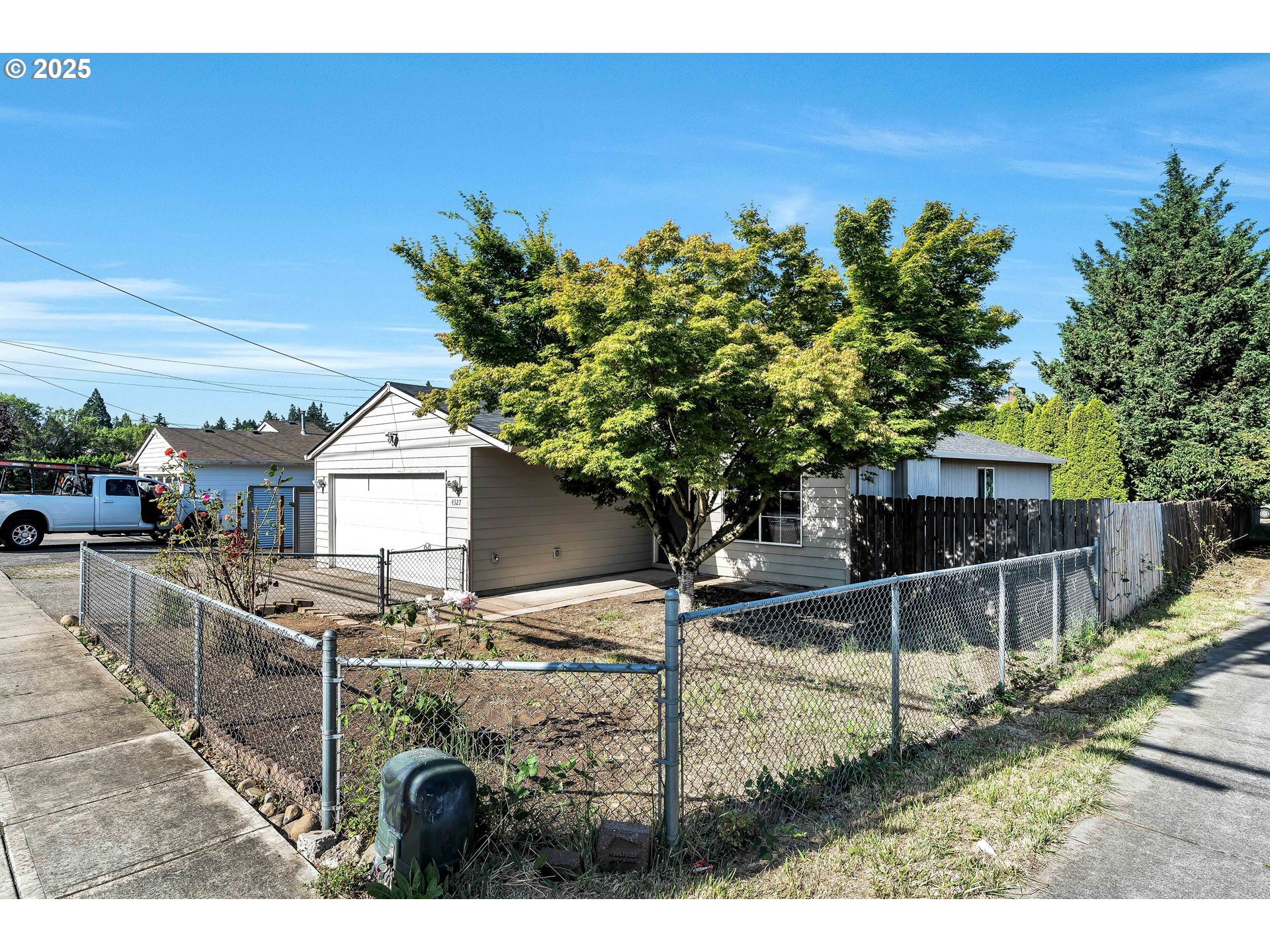 Property Photo:  4327 SE 136th Ave  OR 97236 