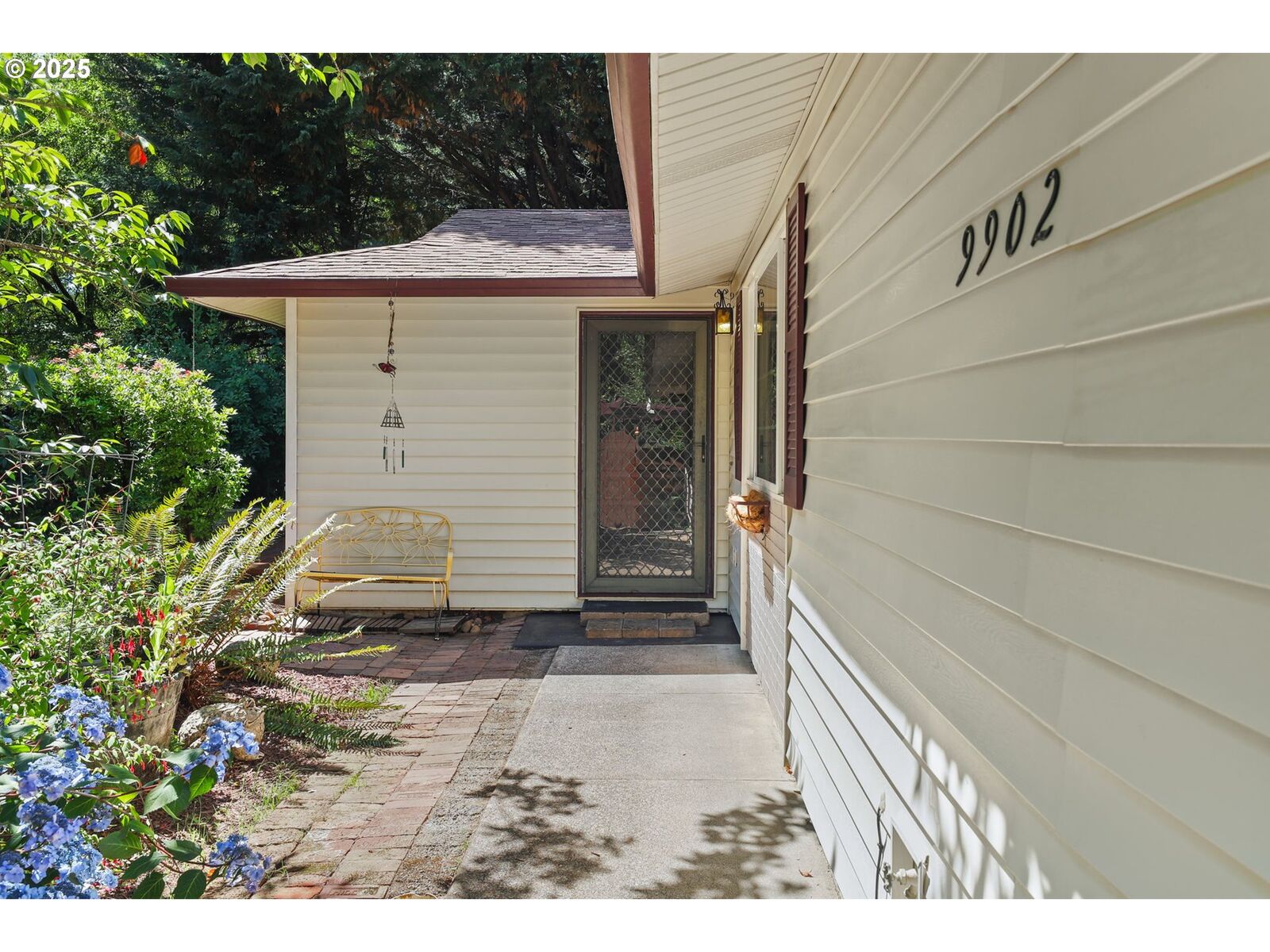 Property Photo: 9902 NE Oakhurst Dr WA 98662