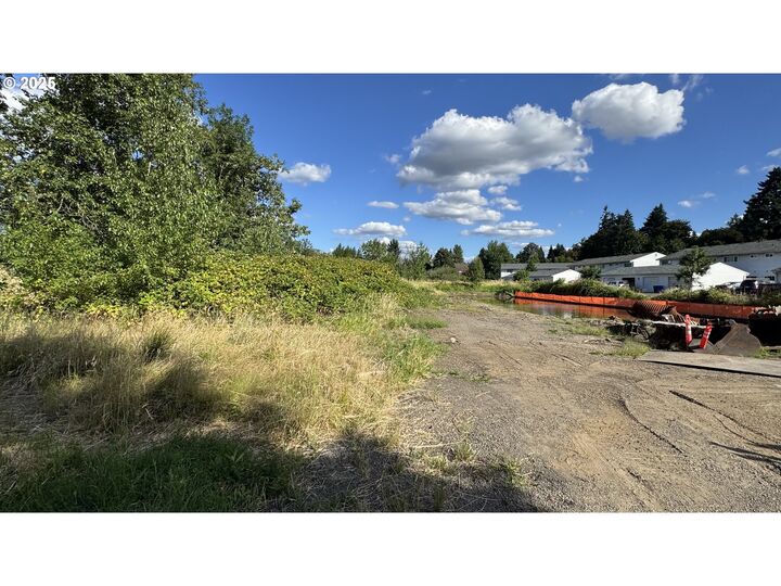 Property Photo:  5314 SE Jennings Ave  OR 97267 