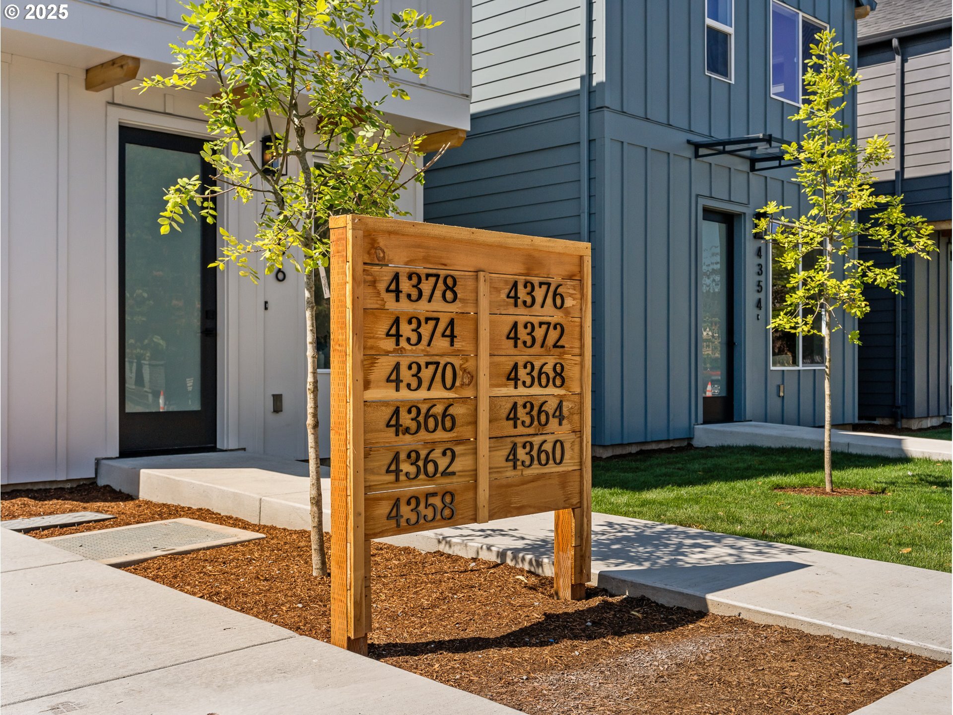 Property Photo: 4328 NE Going St OR 97218