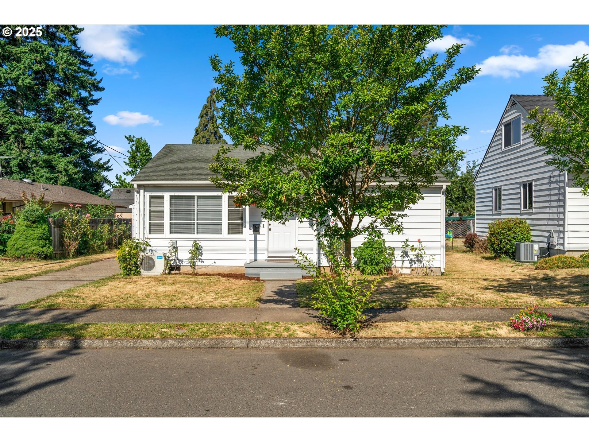Property Photo: 4533 SE 99th Ave OR 97266